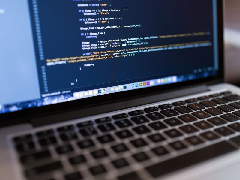 Pre-rendering l&agrave; một kỹ thuật trong ph&aacute;t triển web, cho ph&eacute;p tạo ra c&aacute;c phi&ecirc;n bản tĩnh trước khi c&oacute; request từ tr&igrave;nh duyệt